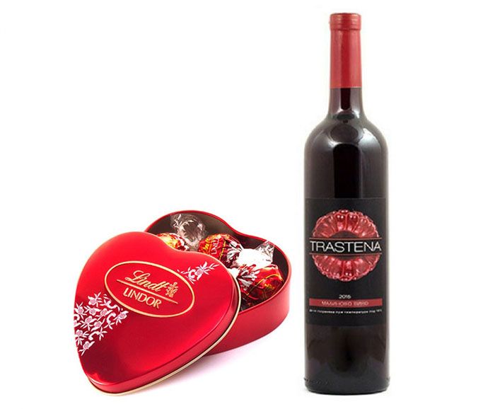 Пакет: Малиново вино Trastena 750 мл + Бонбони Lindt Lindor метално сърце 50 г