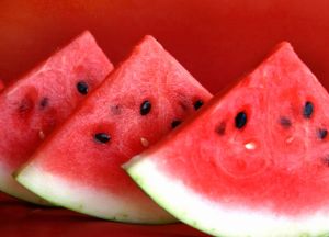 Десет хранителни съставки, които ще ни поддържат свежи и хидратирани през лятото