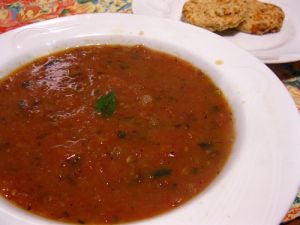 Запечена доматена супа с босилек